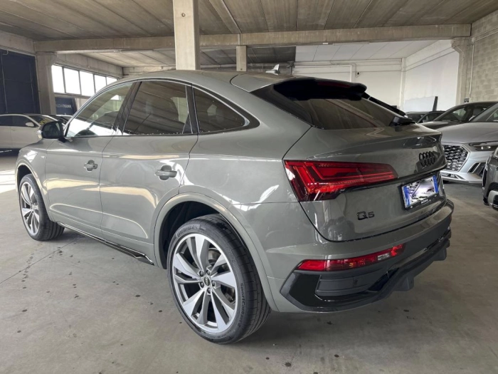 Audi Q5 Sportback   Sportback Identity Black 40 TDI quattro 150(204) kW(CV) S tronic