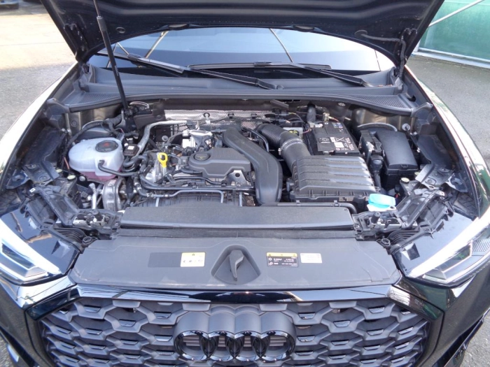 Audi Q3 Sportback  35 1.5 tfsi Identity Blac