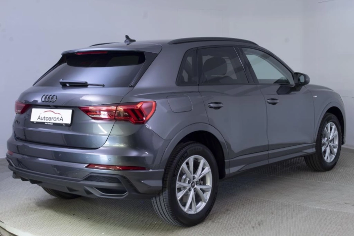 Audi Q3    S line edition 45 TFSI e  180(245) kW(CV) S tronic