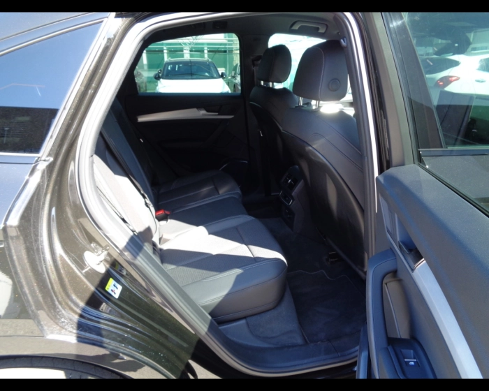 Audi Q5 Sportback   Sportback S line plus 40 TDI quattro 150(204) kW(CV) S tronic