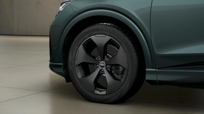 Audi Q4   SUV Custom edition e-tron  150,00 kW