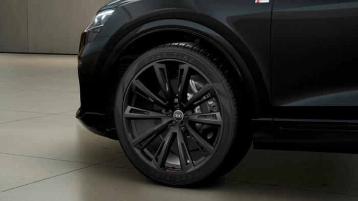 Audi Q8    S line edition TFSI e quattro 290 kW tiptronic