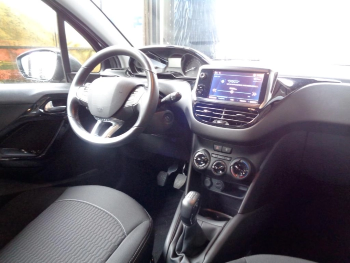 Peugeot 208  5p 1.2 puretech Active s&s 82cv neopatentat