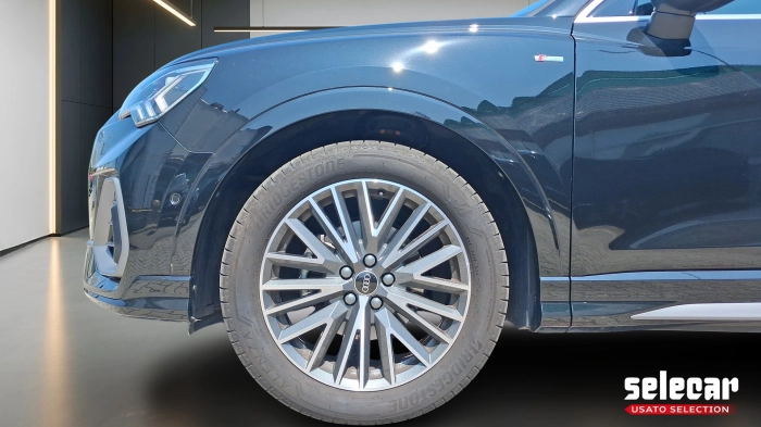 Audi Q3  35 2.0 tdi S line edition s-tronic
