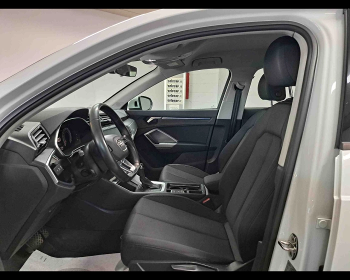 Audi Q3  35 1.5 tfsi Business Advanced s-tronic