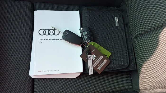 Audi Q3  35 2.0 tdi S line edition s-tronic