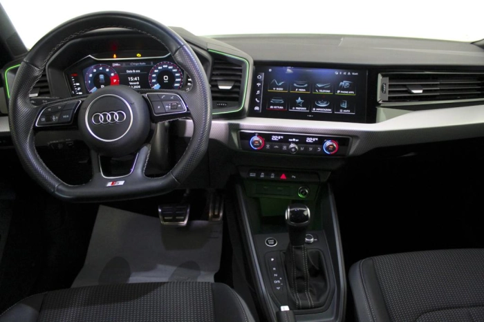 Audi A1 Sportback  40 2.0 tfsi Identity Bla