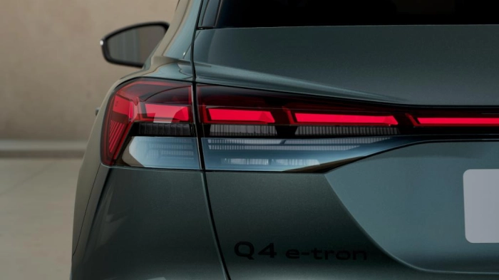 Audi Q4   SUV Custom edition e-tron  150,00 kW