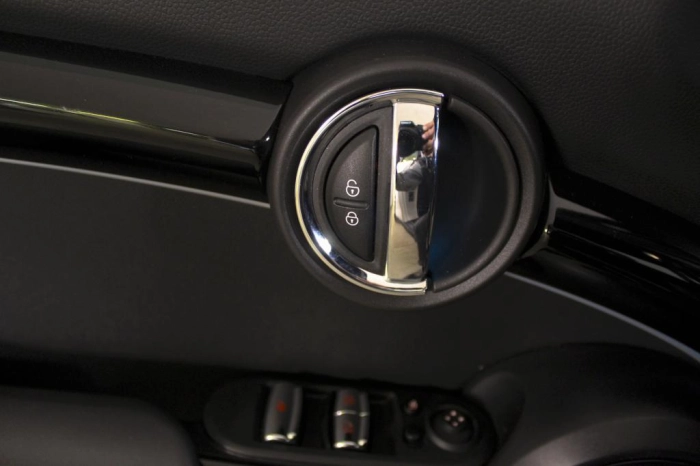 MINI IV   -  Cabrio 1.5 Cooper Resolute auto