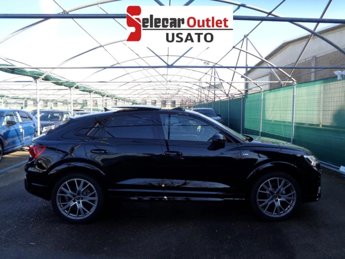 Audi Q3 Sportback  35 1.5 tfsi Identity Blac
