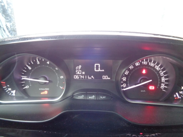 Peugeot 208  5p 1.2 puretech Active s&s 82cv neopatentat