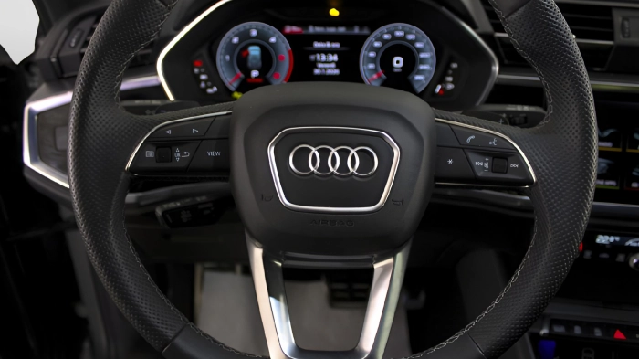 Audi Q3  35 2.0 tdi Business Advanced s-tronic