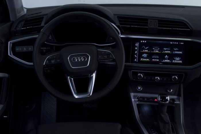 Audi Q3    S line edition 45 TFSI e  180(245) kW(CV) S tronic