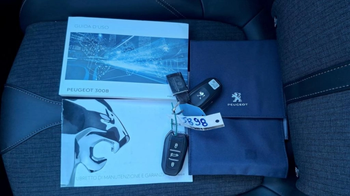 Peugeot 3008  1.5 bluehdi GT Line s&s 130cv