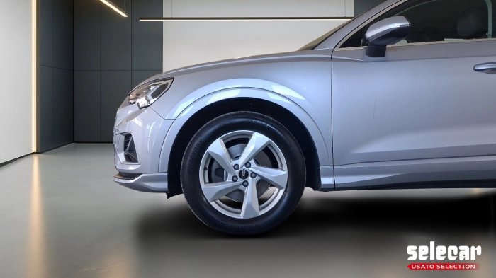 Audi Q3  40 2.0 tfsi Business Advanced quattro s-tron
