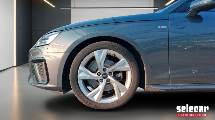 Audi A4 Avant  30 2.0 tdi mhev S Line edition 13