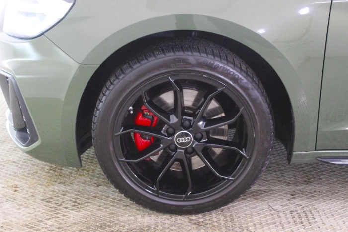 Audi A1 Sportback  40 2.0 tfsi Identity Bla
