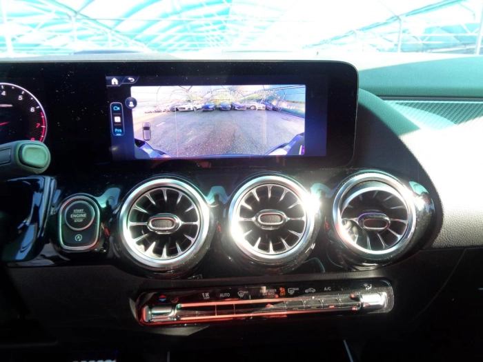 Mercedes-Benz GLA-H247 GLA 180 AMG Line Advanced Plus auto