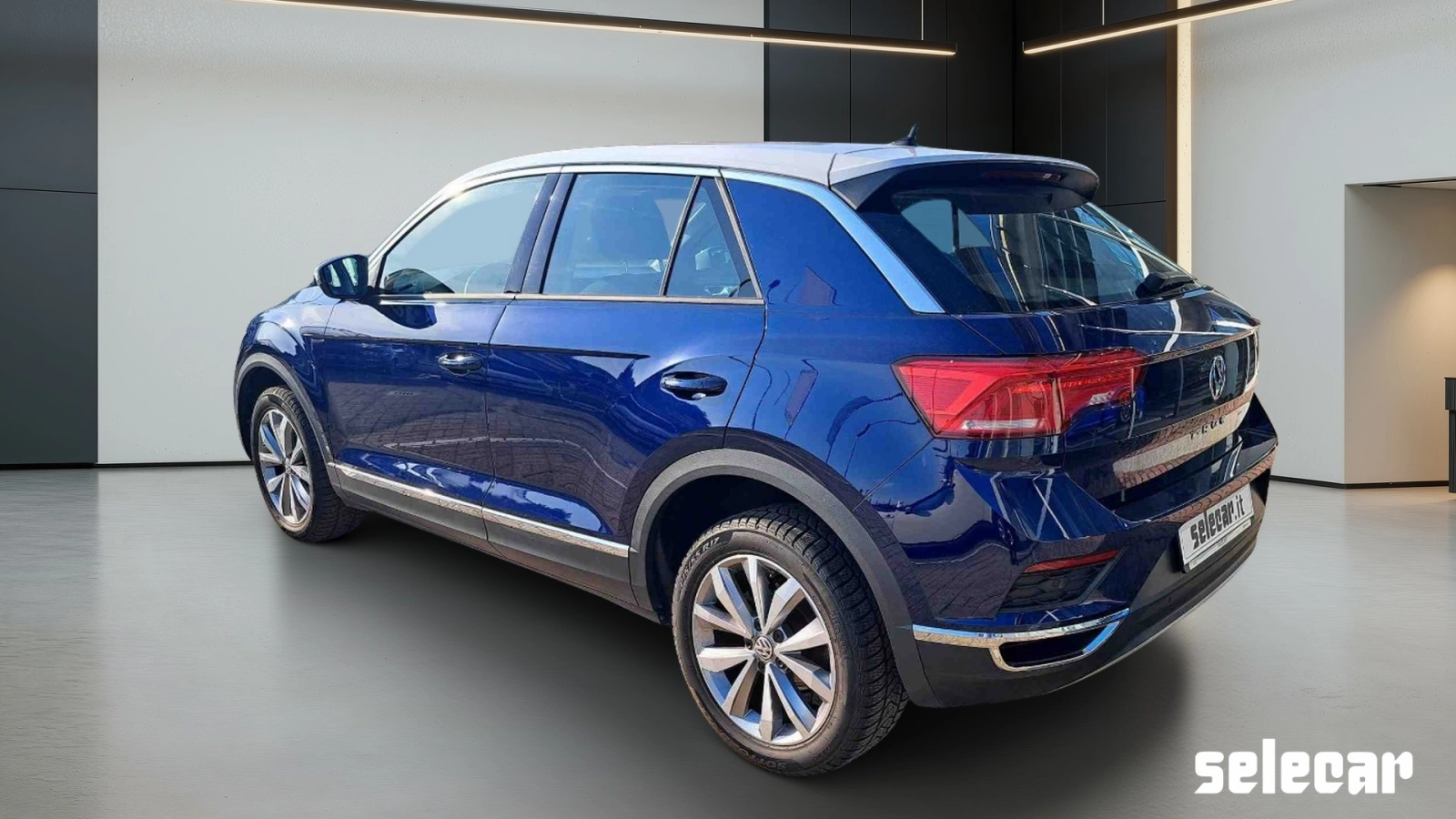 img-2 Volkswagen T-Roc Volkswagen SE-U75918