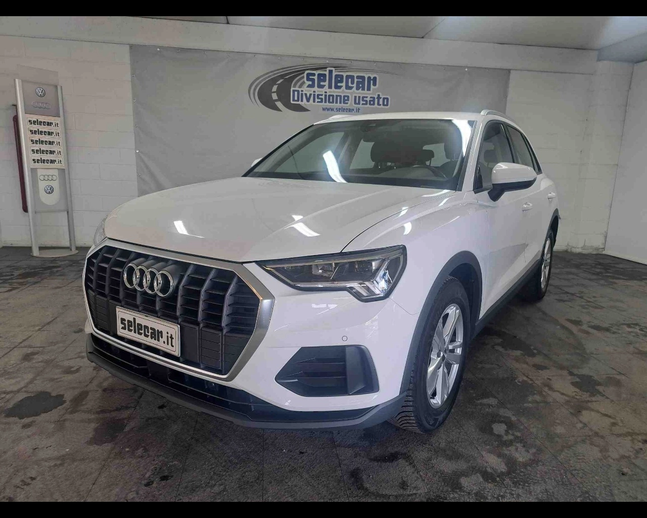 img-0 Audi Q3 Audi SE-U77933