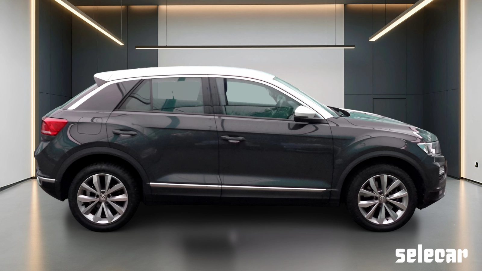 img-2 Volkswagen T-Roc Volkswagen SE-U77700