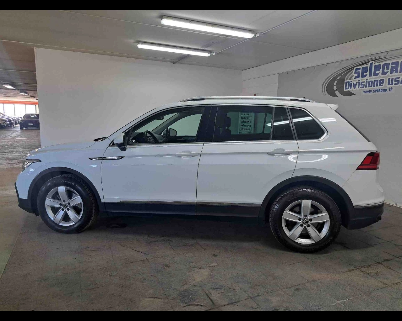 img-1 Volkswagen Tiguan Volkswagen SE-U78896