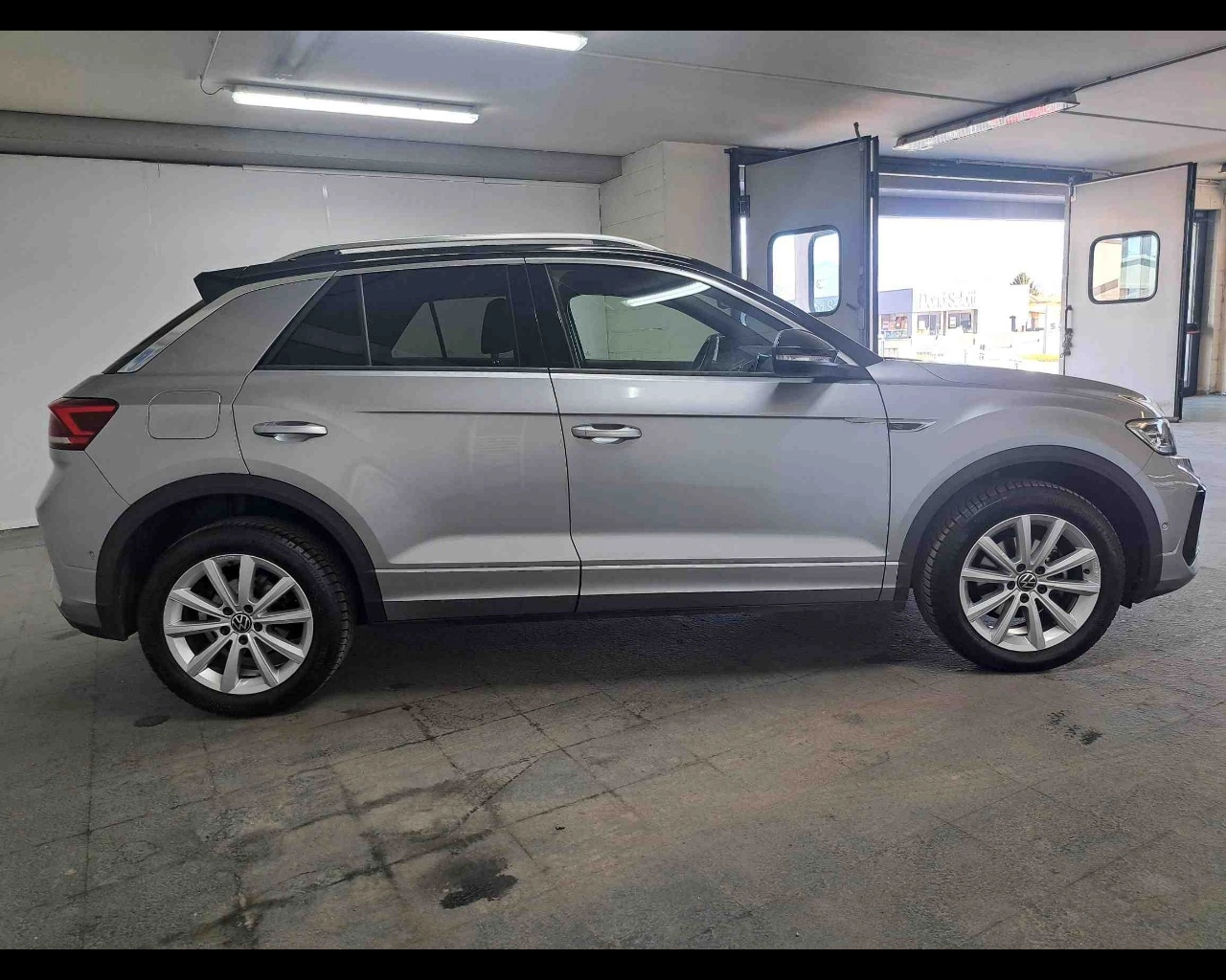 img-4 Volkswagen T-Roc Volkswagen SE-U77866