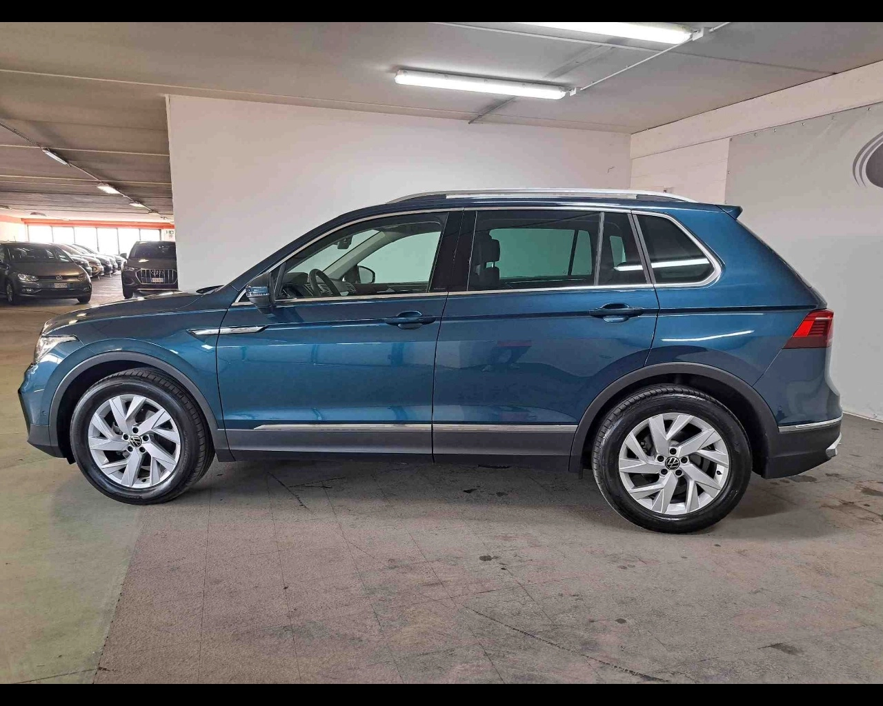 img-1 Volkswagen Tiguan Volkswagen SE-U79483