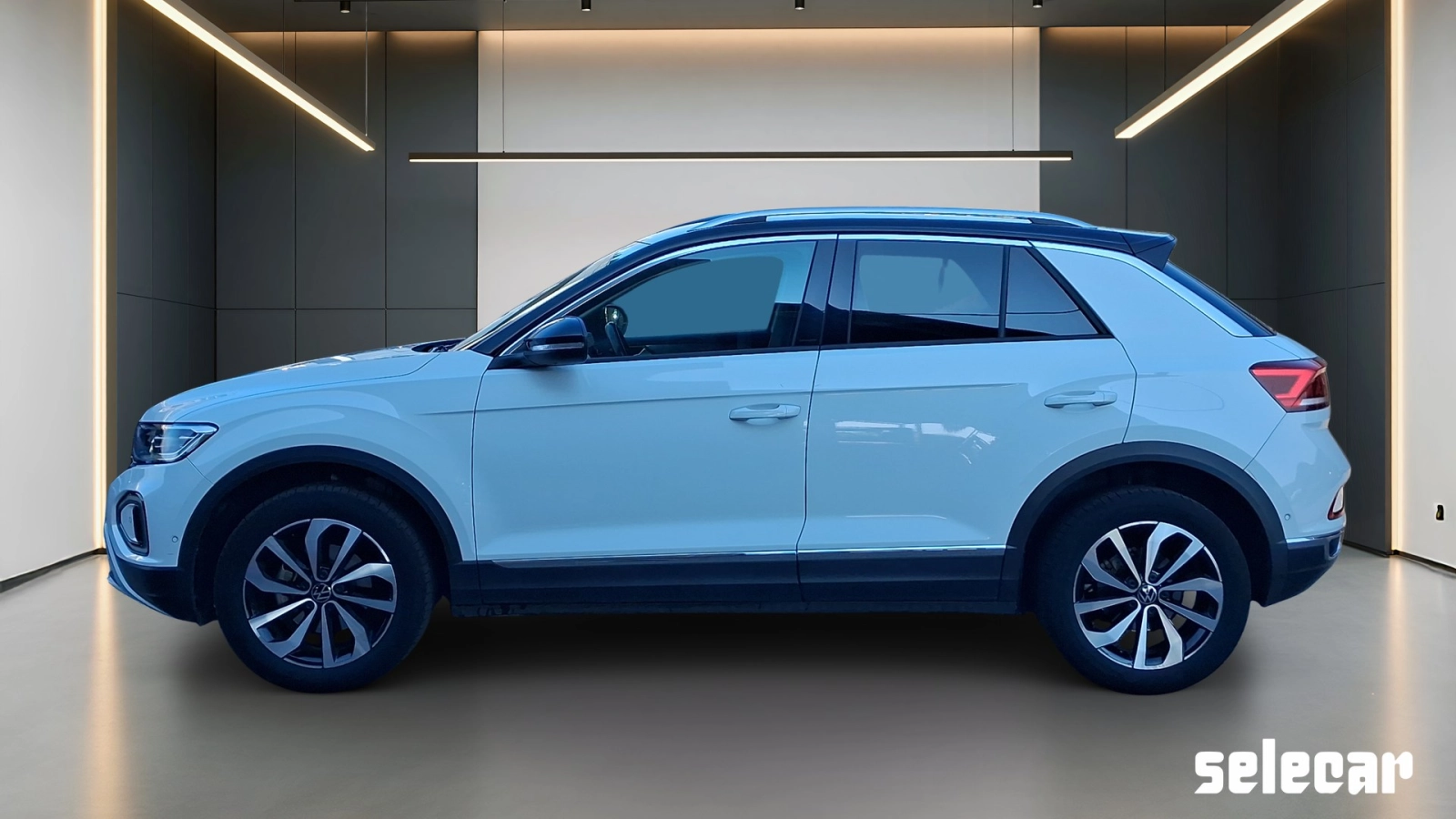 img-2 Volkswagen T-Roc Volkswagen SE-U80073
