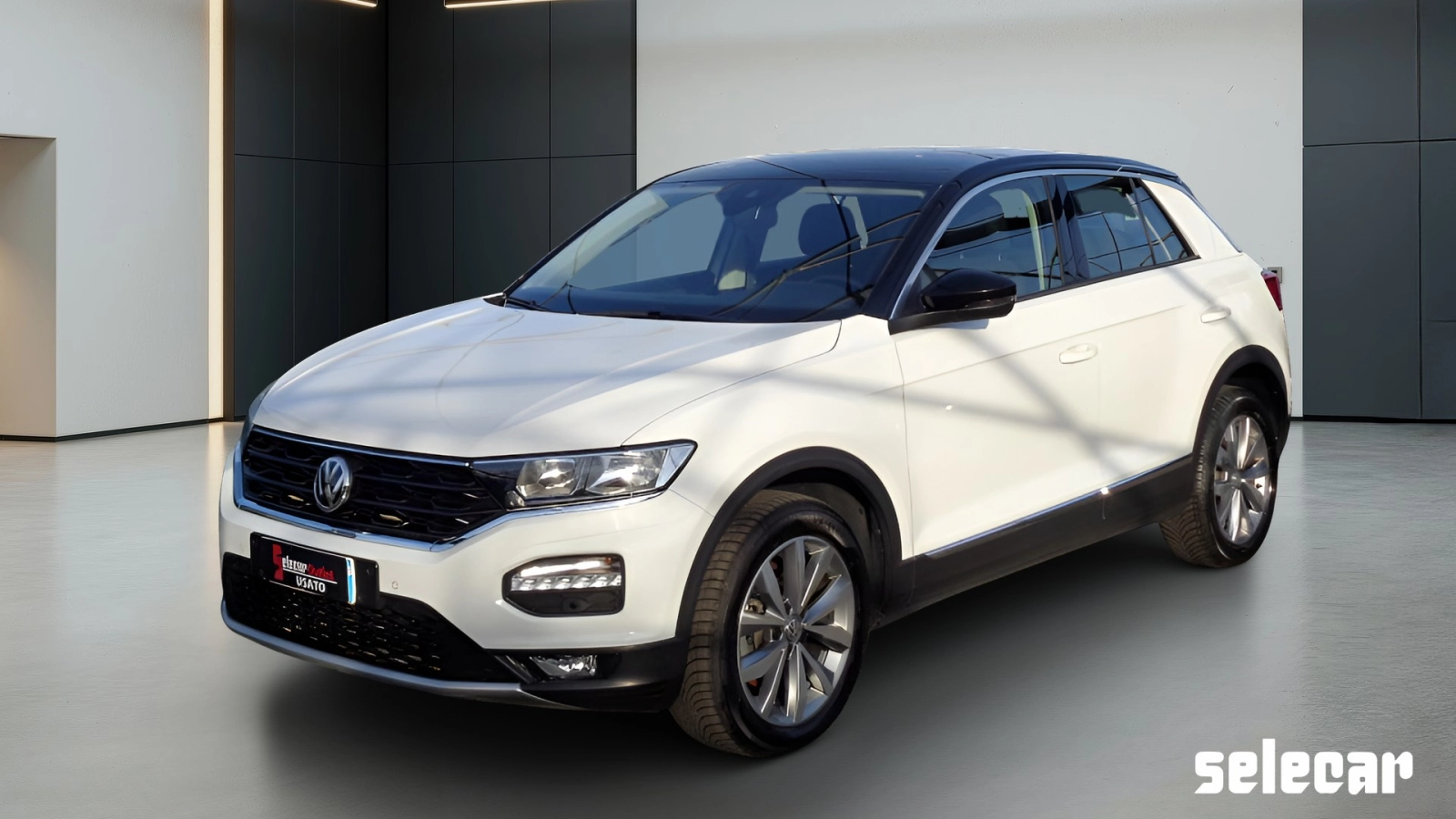img-0 Volkswagen T-Roc Volkswagen SE-U76956