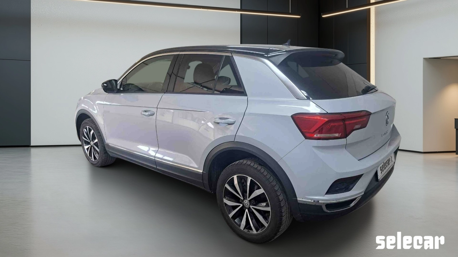 img-2 Volkswagen T-Roc Volkswagen SE-U78419