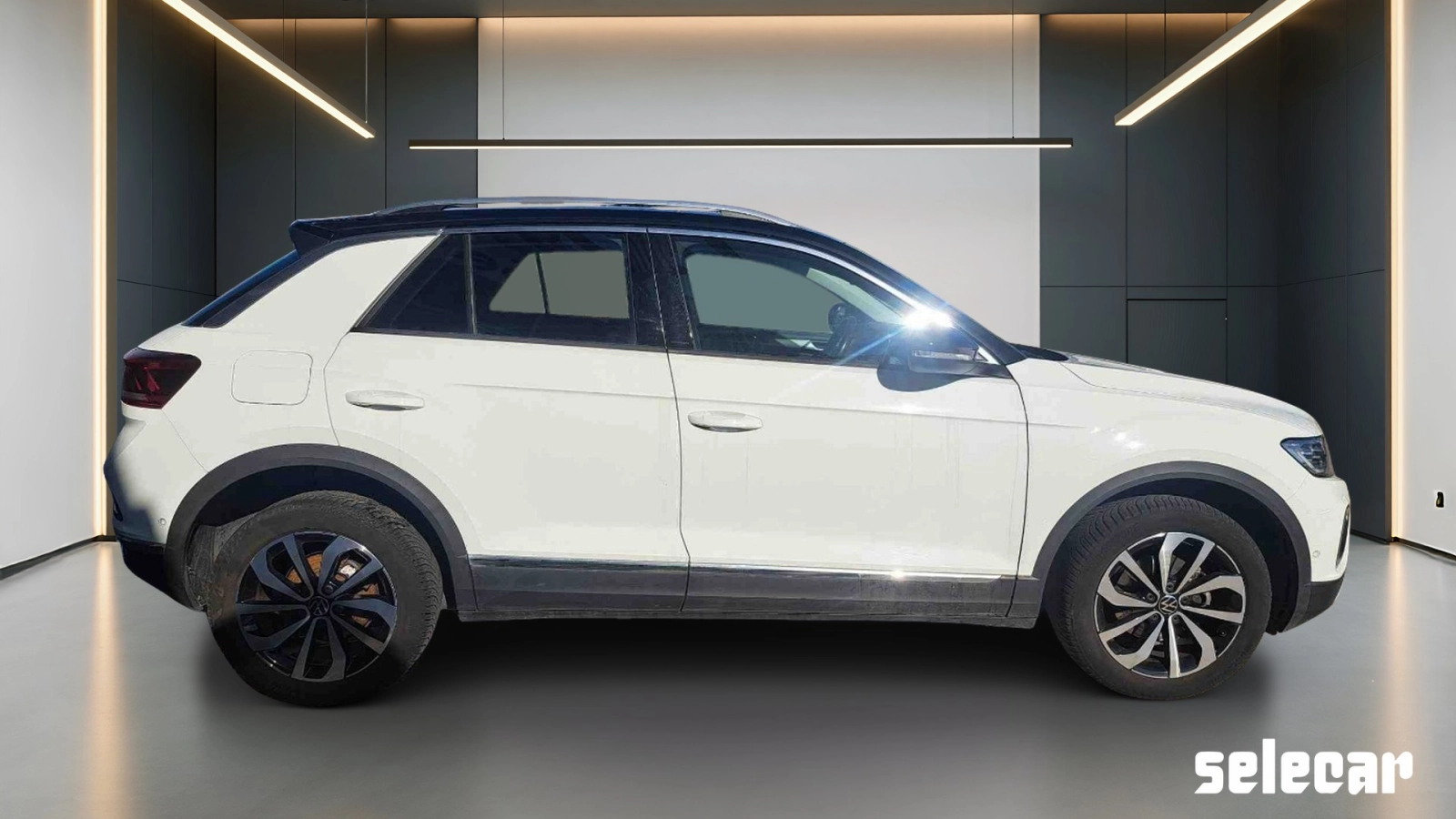 img-4 Volkswagen T-Roc Volkswagen SE-U77764