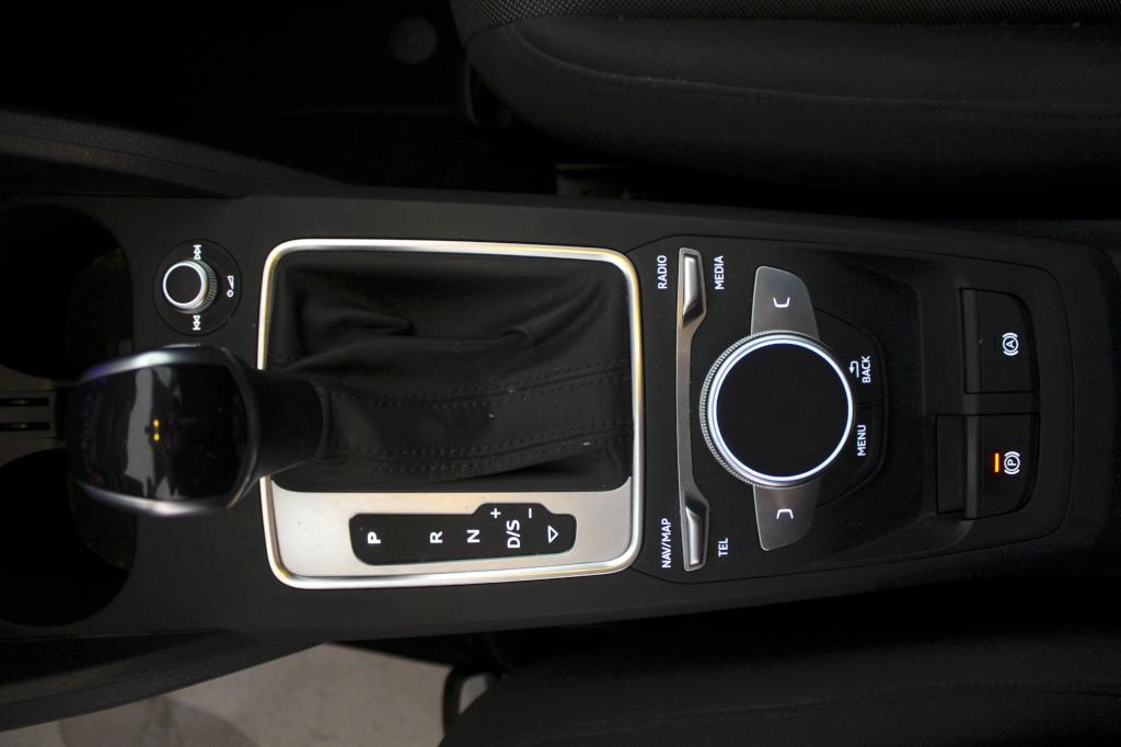 img-4 Audi Q2 Audi AU-U78883