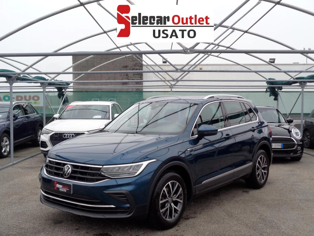 img-0 Volkswagen Tiguan Volkswagen SE-U78254