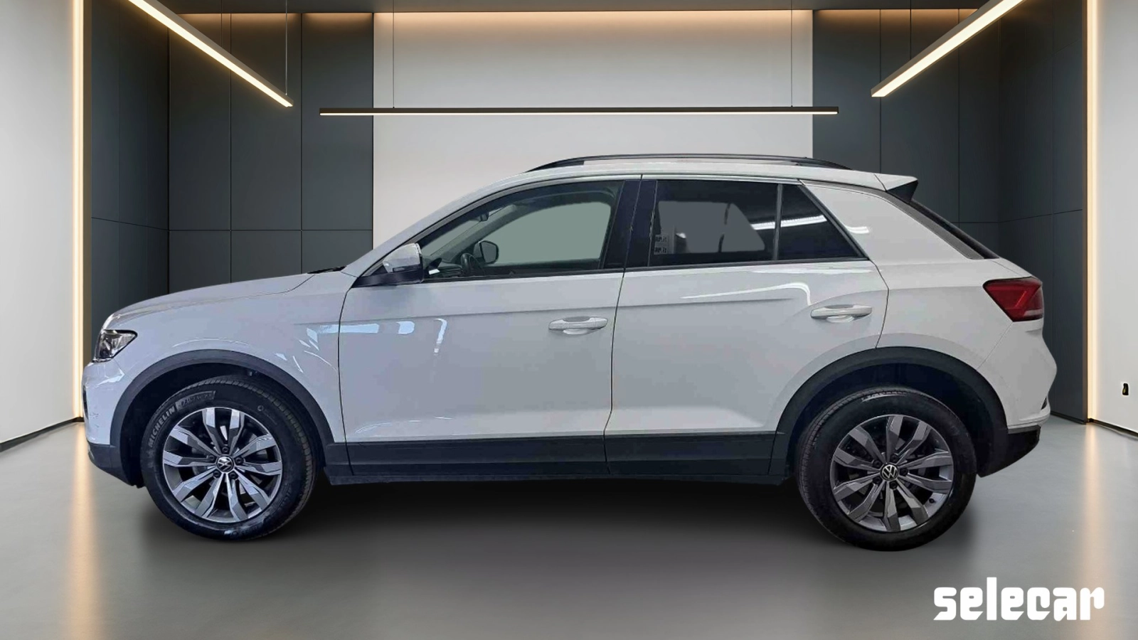 img-1 Volkswagen T-Roc Volkswagen SE-U78843