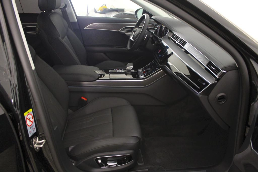 img-4 Audi A8 Audi AU-N181059