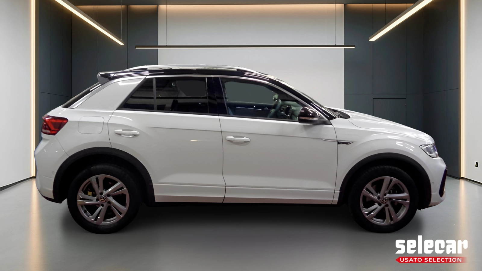 img-2 Volkswagen T-Roc Volkswagen SE-U77097