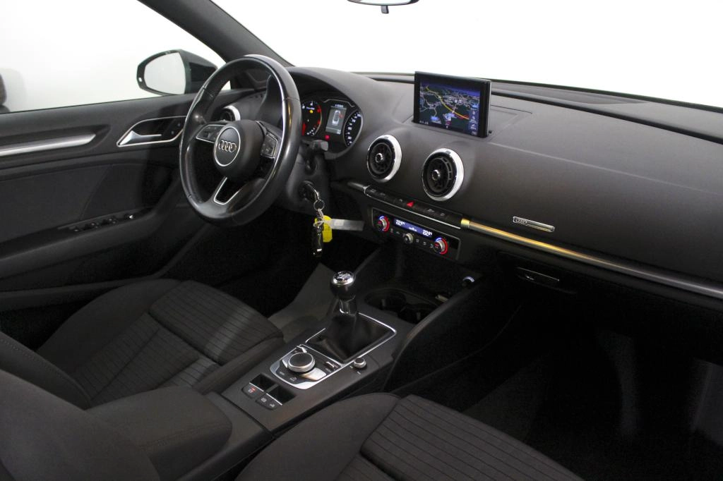 img-4 Audi A3 Audi AU-U78001