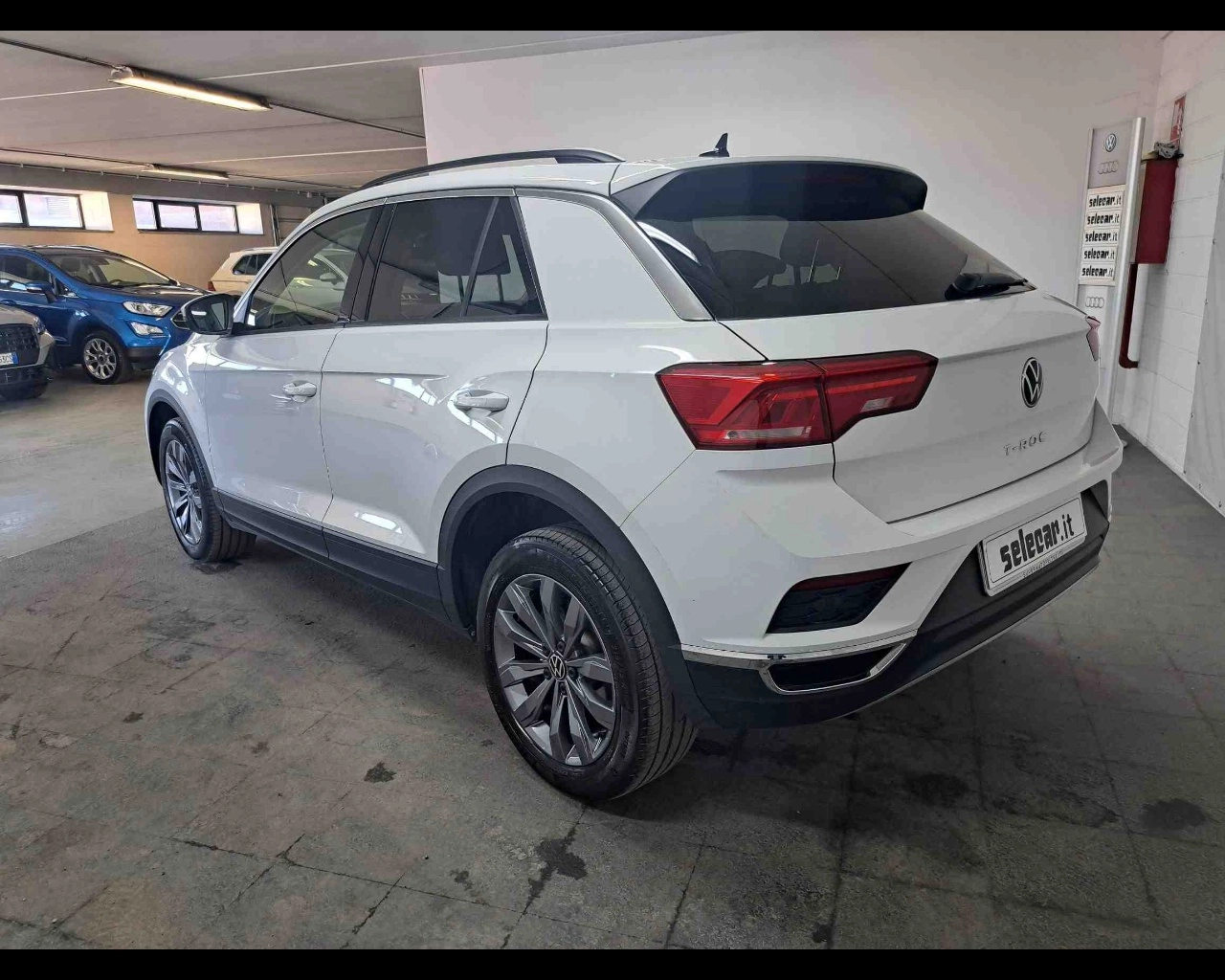 img-2 Volkswagen T-Roc Volkswagen SE-U78843