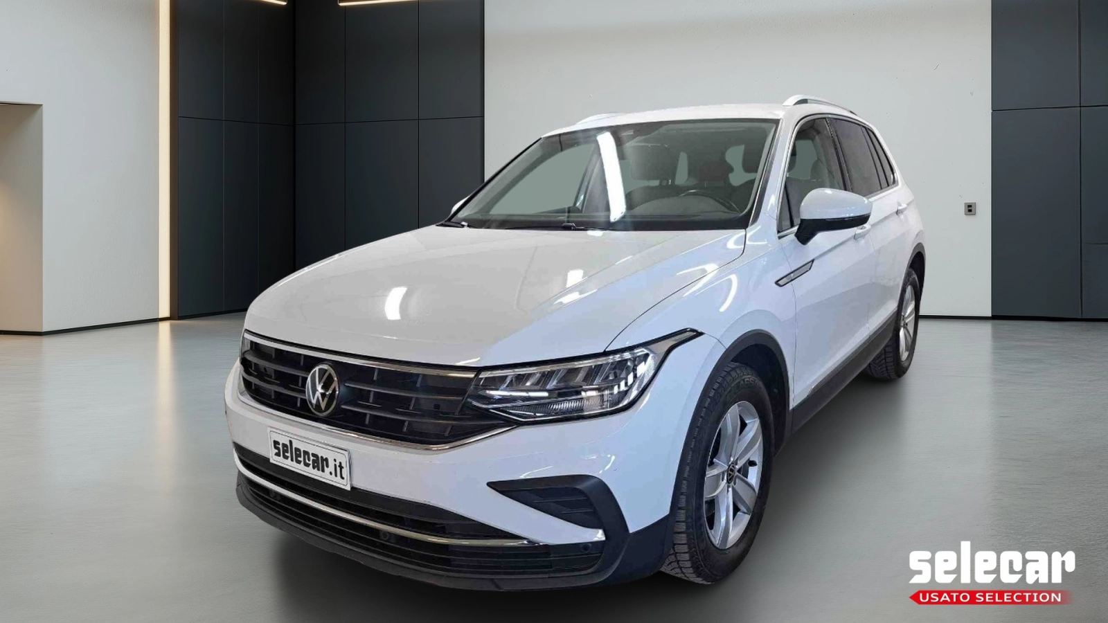 img-0 Volkswagen Tiguan Volkswagen SE-U78896
