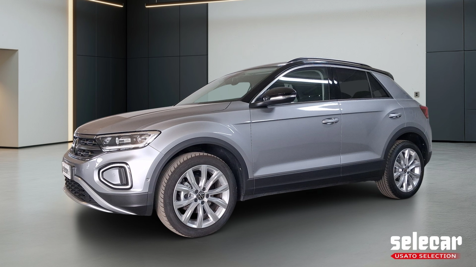 img-0 Volkswagen T-Roc Volkswagen SE-U79080