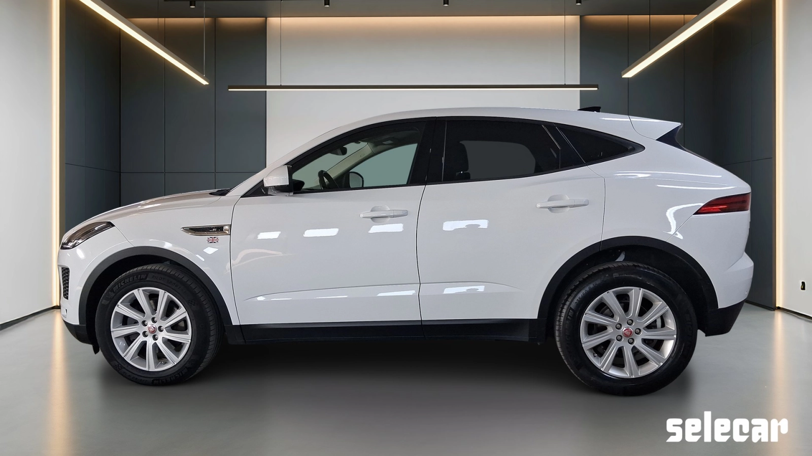 img-2 Jaguar E-Pace Jaguar SE-U79675