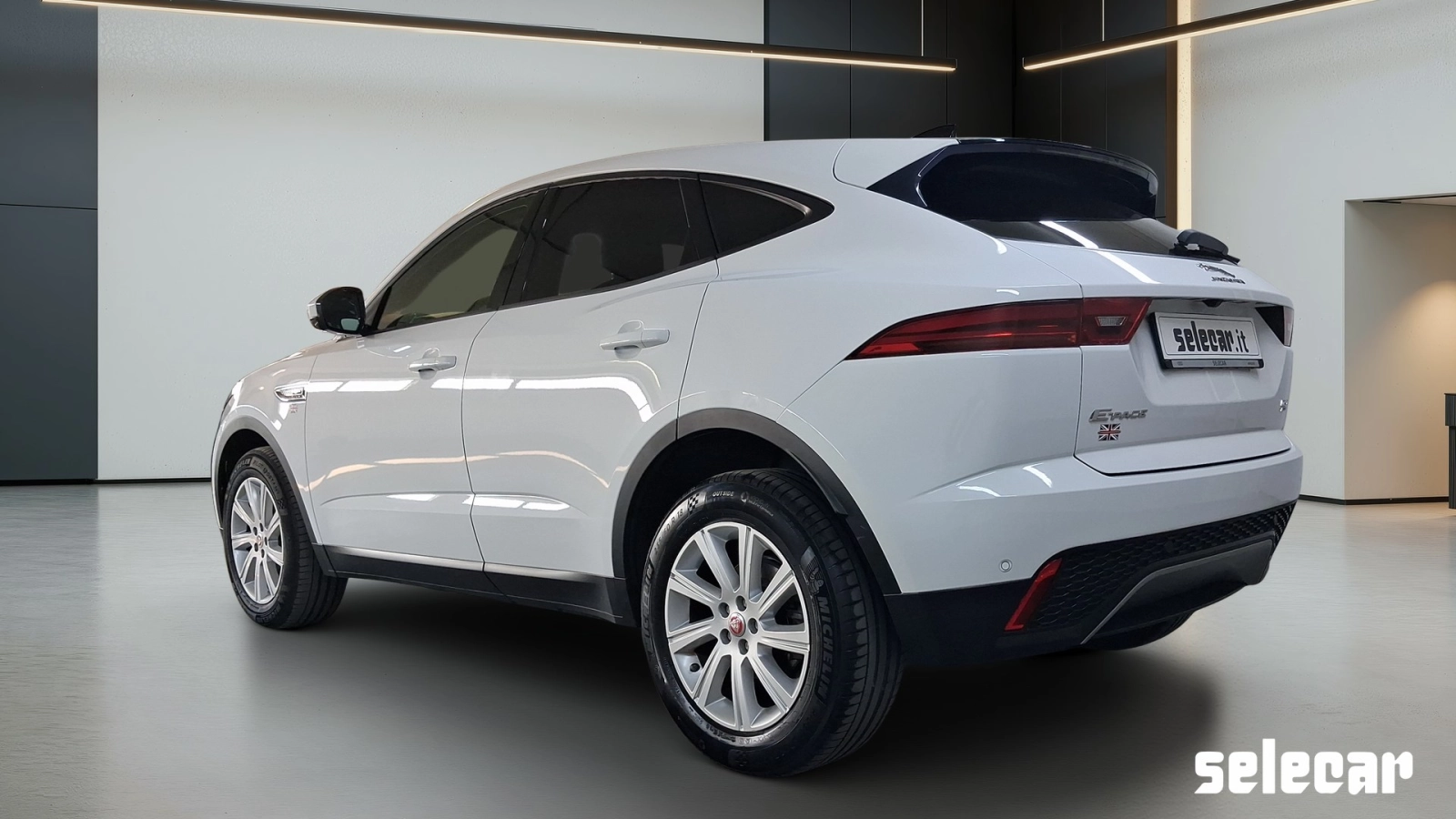 img-3 Jaguar E-Pace Jaguar SE-U79675