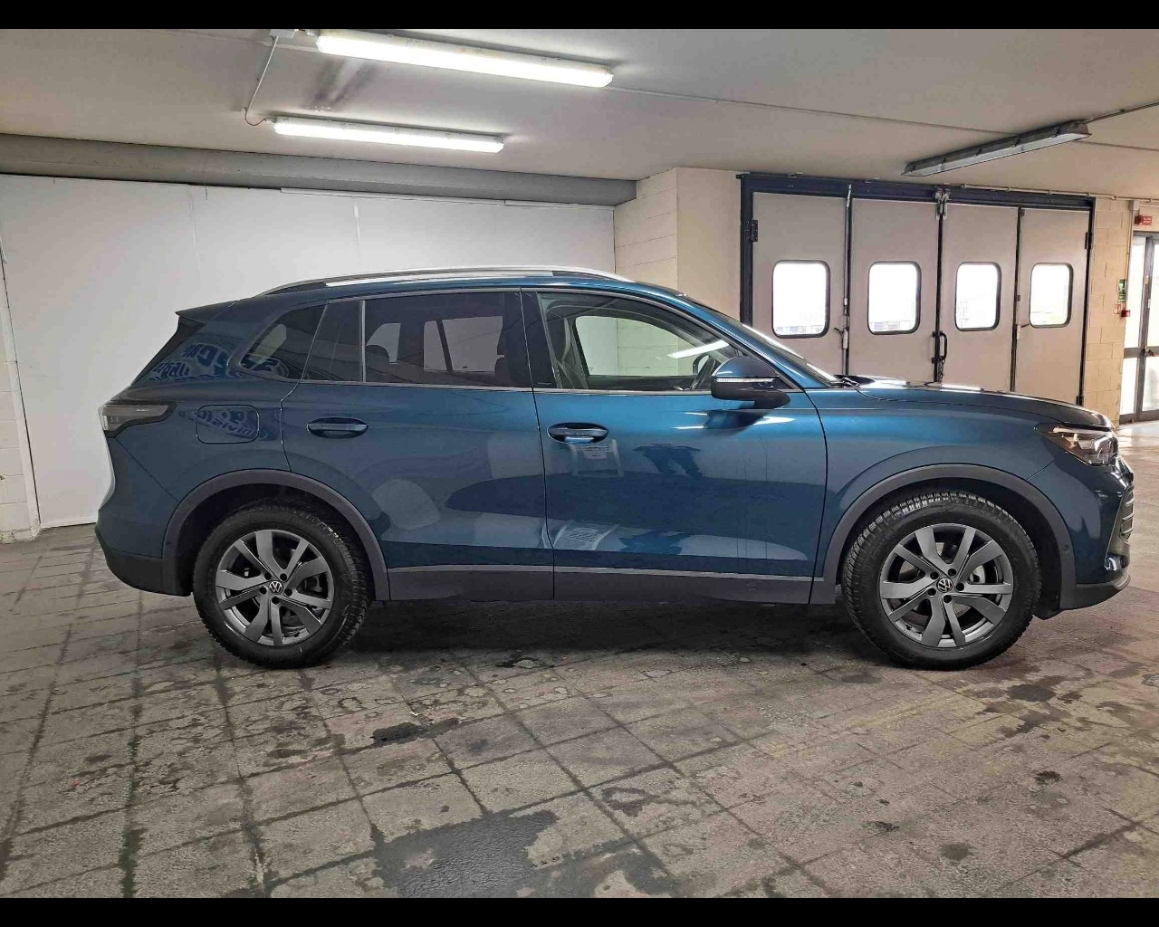 img-4 Volkswagen Tiguan Volkswagen SE-U78437