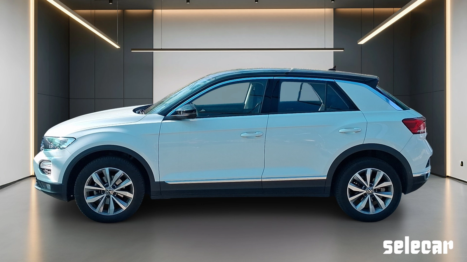 img-2 Volkswagen T-Roc Volkswagen SE-U80245