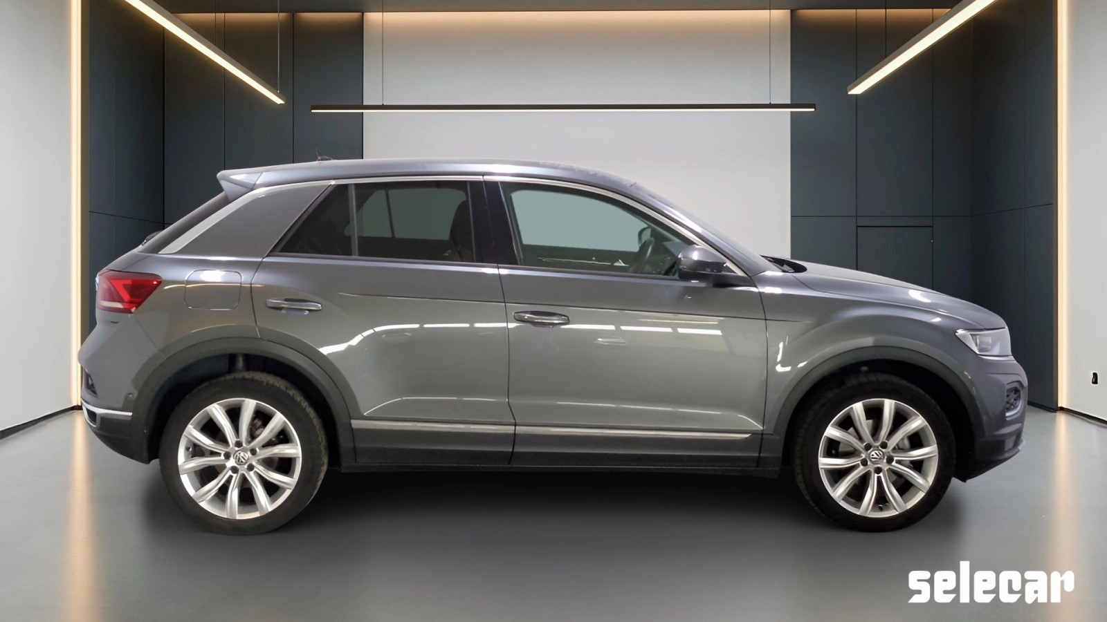 img-2 Volkswagen T-Roc Volkswagen SE-U77968