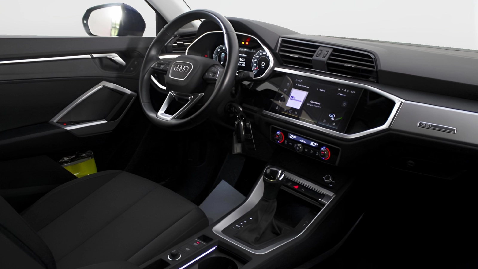 img-3 Audi Q3 Audi AU-U77432