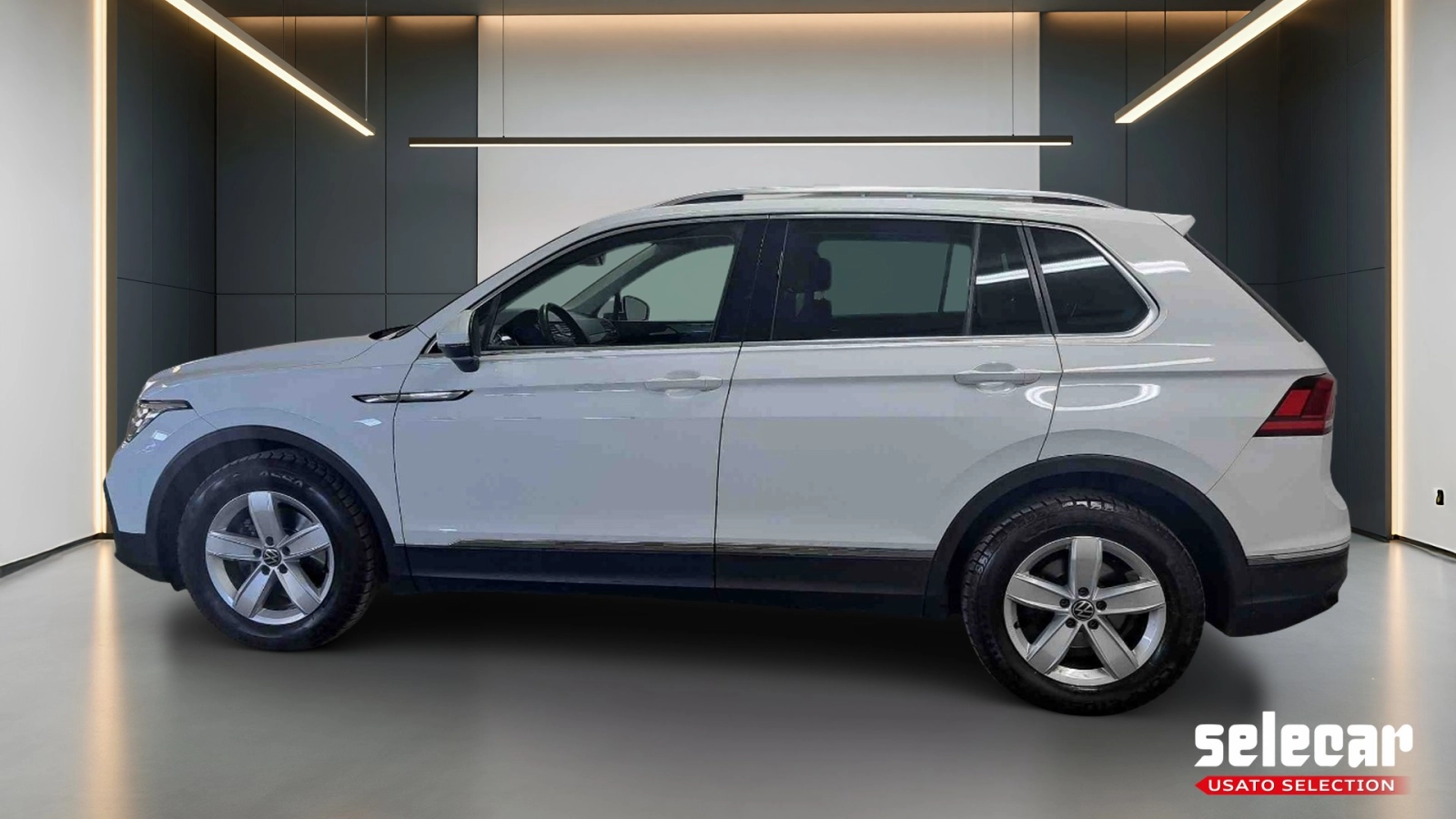 img-1 Volkswagen Tiguan Volkswagen SE-U78896