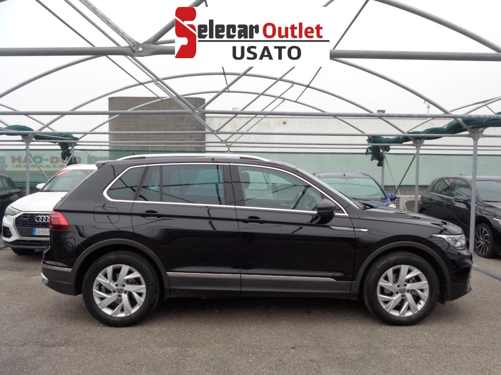 img-2 Volkswagen Tiguan Volkswagen SE-U77814