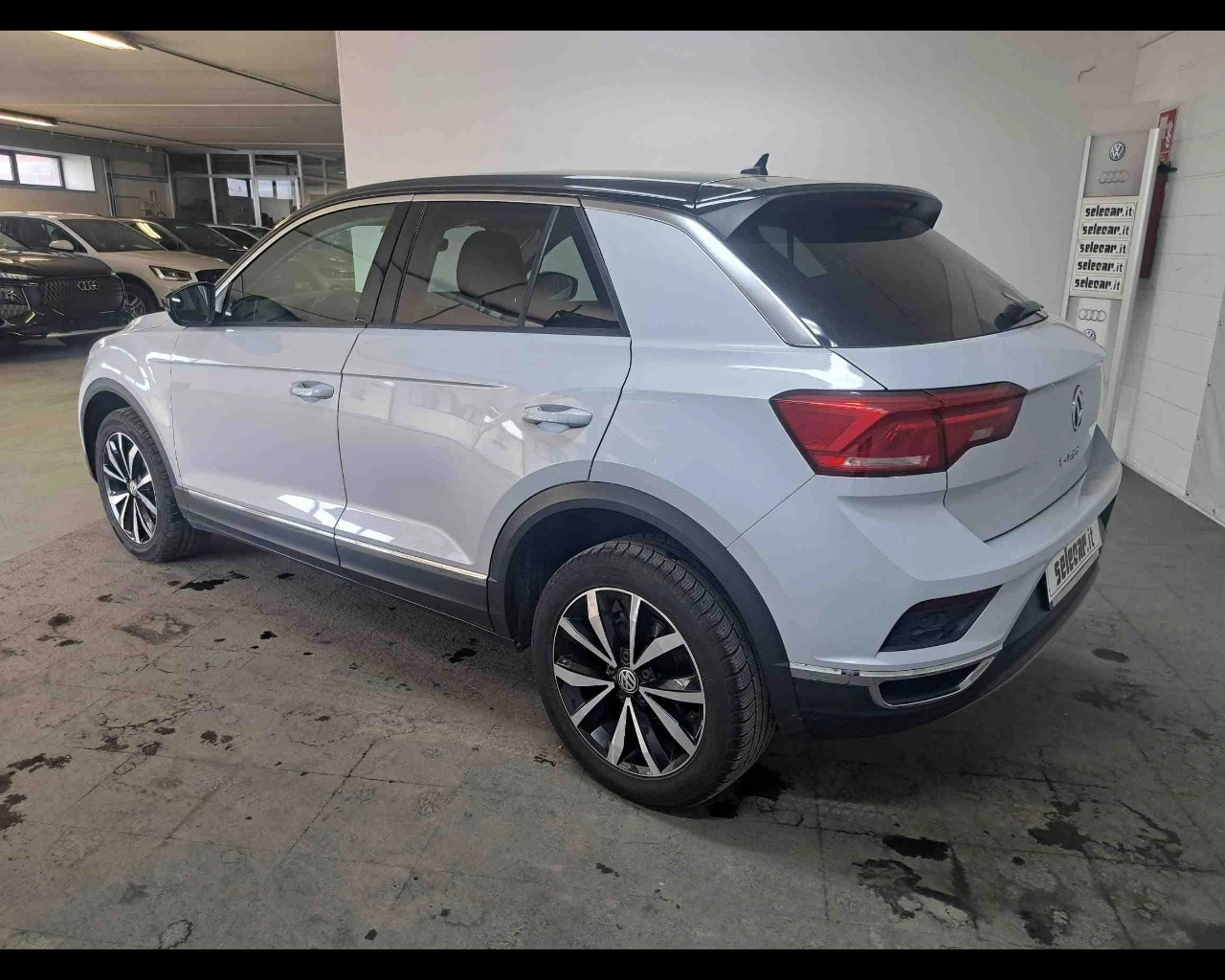 img-2 Volkswagen T-Roc Volkswagen SE-U78419